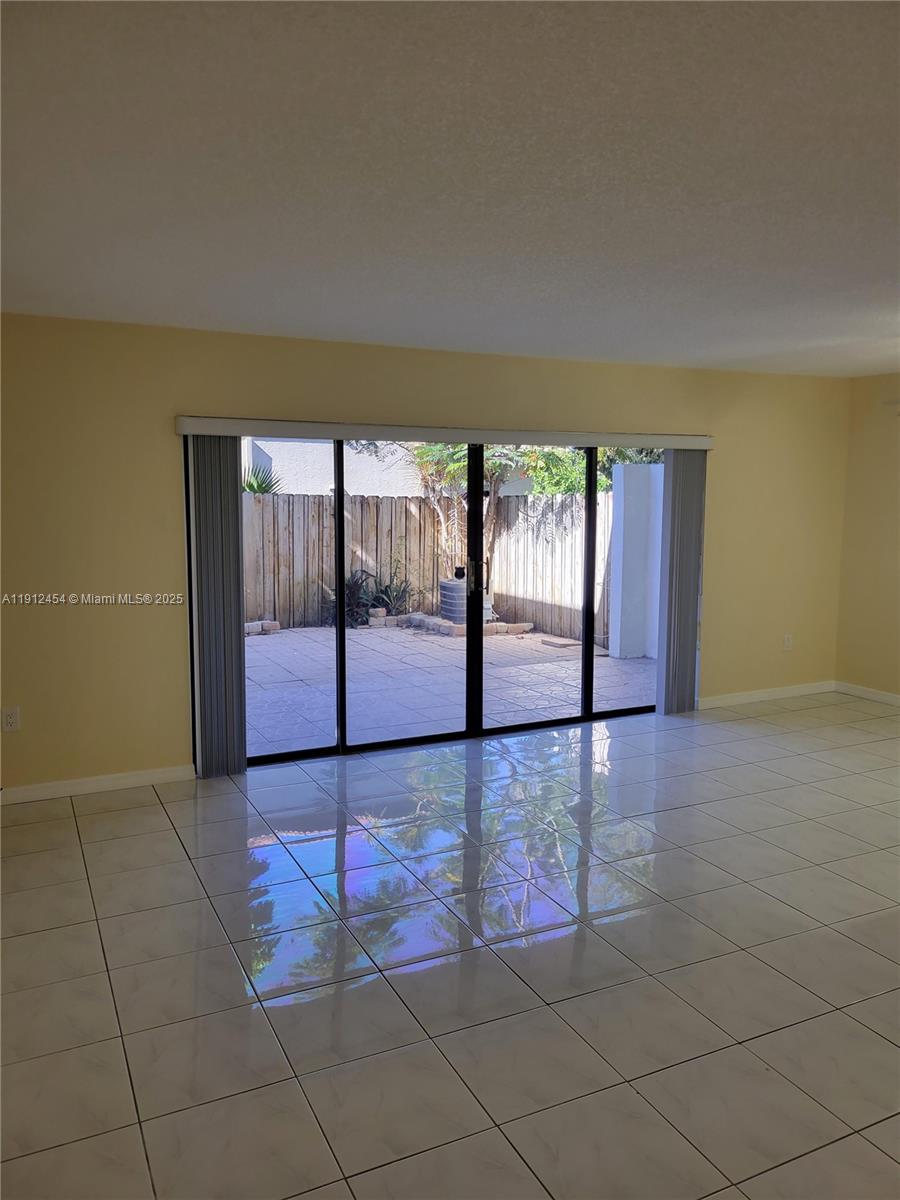 HOLLYWOOD GARDENS CONDOMI - Residential Lease