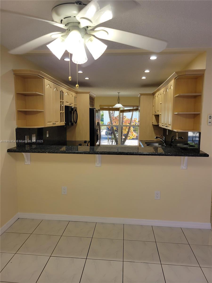 HOLLYWOOD GARDENS CONDOMI - Residential Lease