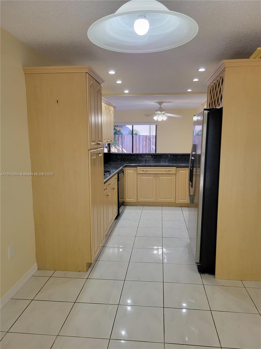 HOLLYWOOD GARDENS CONDOMI - Residential Lease