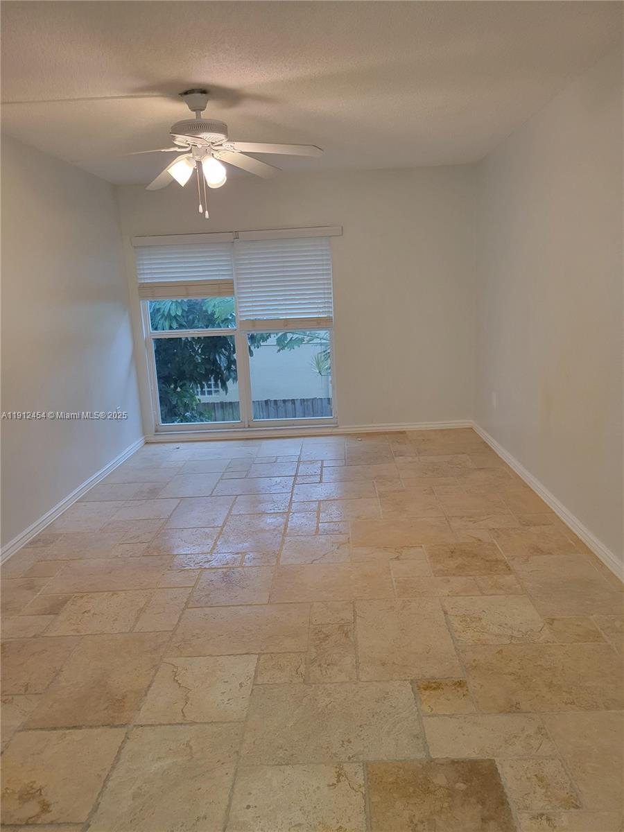 HOLLYWOOD GARDENS CONDOMI - Residential Lease