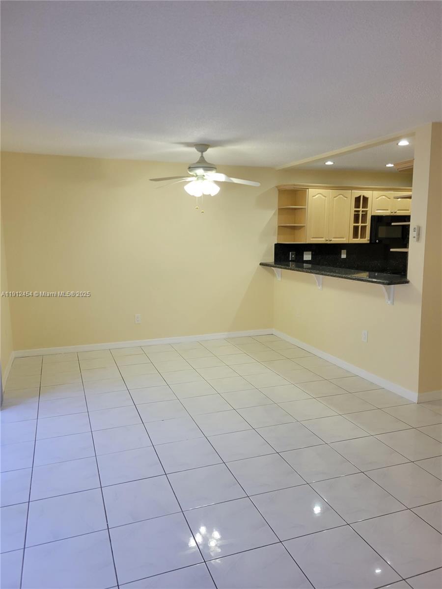 HOLLYWOOD GARDENS CONDOMI - Residential Lease