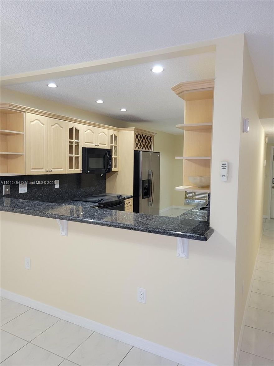 BEAUTIFUL 2 STORY 4 BED 2.5 BATH TOWNHOUSE 1888 SQFT TOTALLY REMODELED IN HOLLYWOOD GARDENS. OPEN LAYOUT WITH BEAUTIFUL FLOORING, NEW KITCHEN. A LARGE WALK-IN CLOSET. SEPARATE LARGE WASHER AND DRYER ROOM DOWNSTAIRS AND FENCE BACKYARD. 
LOCATED MINUTES FROM TY PARK, SHERIDAN PLAZA, PARK SHERIDAN, OAKWOOD PLAZA, HOLLYWOOD BEACH, JOE DIMAGGIO HOSPITAL, HARD ROCK, WALK TO CHURCHES & SYNAGOGUES AND I-95 OR TURNPIKE