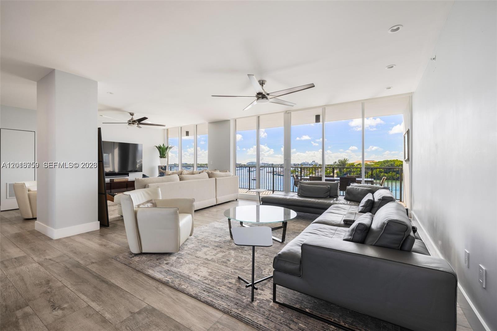 1000 Venetian Way 502