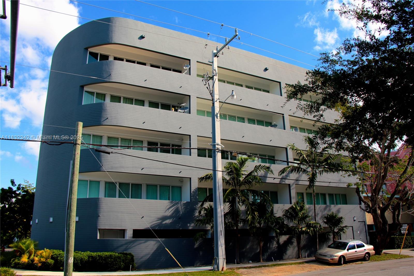 2694 INAGUA AV 304