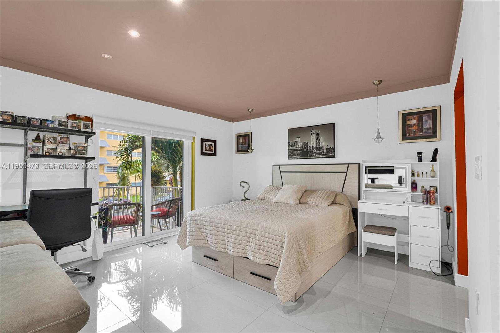 SILVER PALMS AT DADELAND - Residential