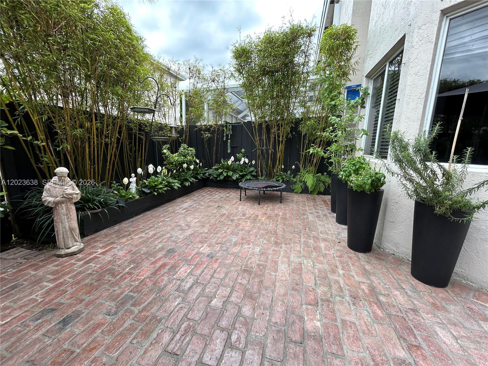 KENDALL VILLAGE TOWNVILLA - Residential