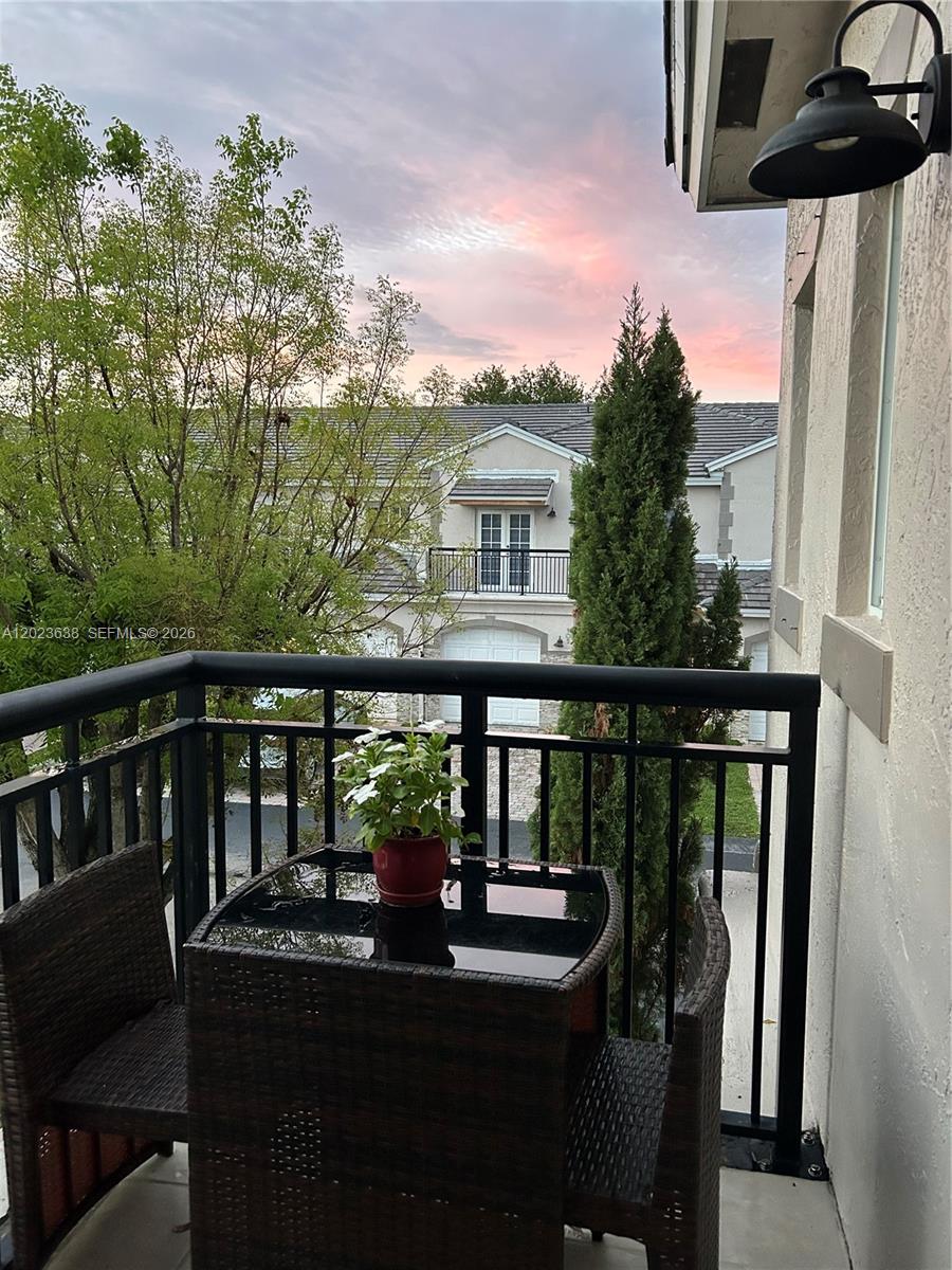 KENDALL VILLAGE TOWNVILLA - Residential