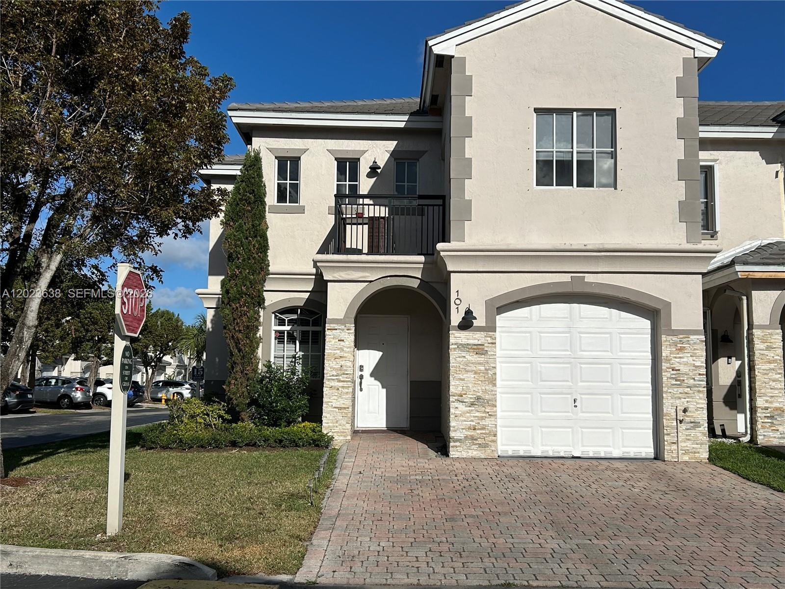 KENDALL VILLAGE TOWNVILLA - Residential