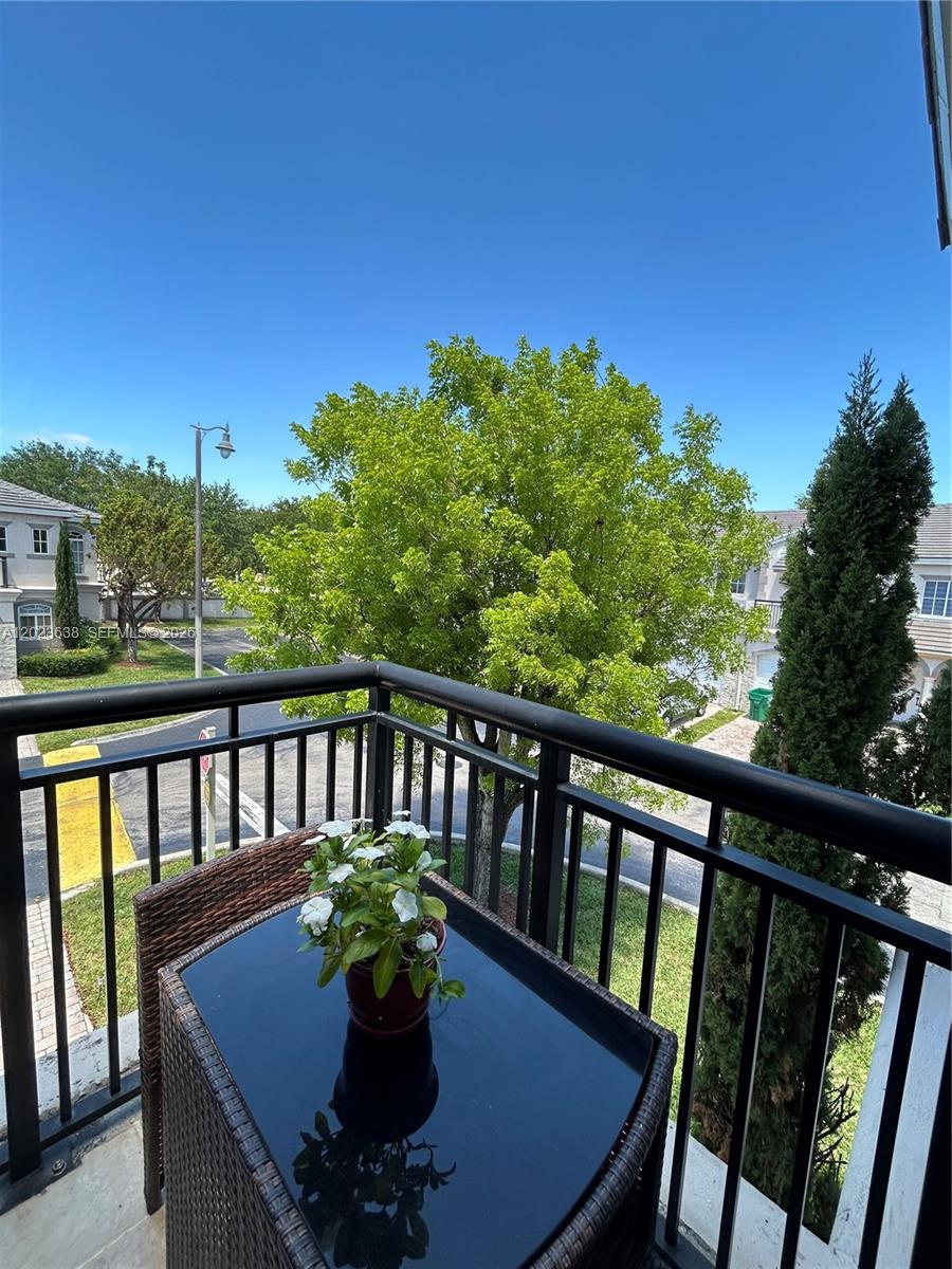 KENDALL VILLAGE TOWNVILLA - Residential