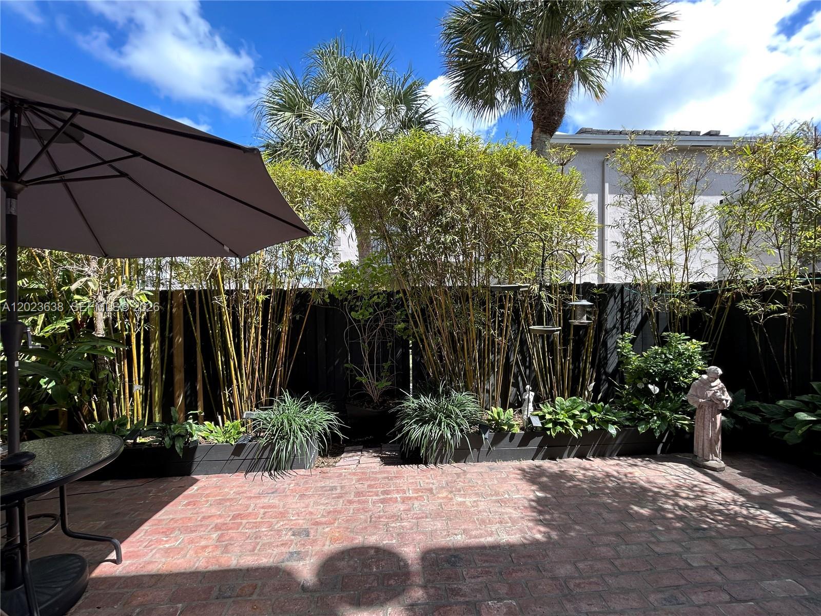 KENDALL VILLAGE TOWNVILLA - Residential