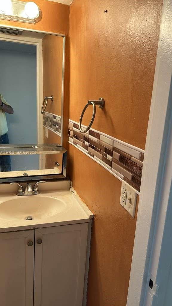 3660 NE 166th St 609