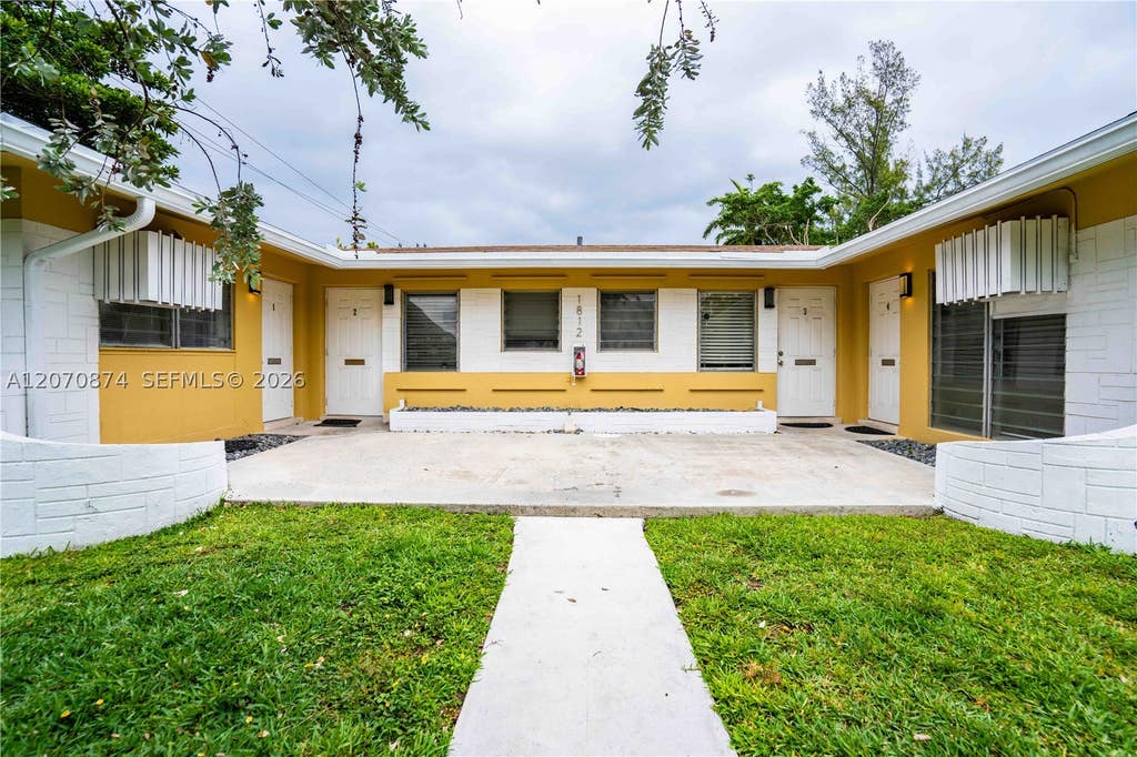 Photo of 1812 NE 20th Ave #1, Fort Lauderdale, FL 33305 (MLS # A12070874)