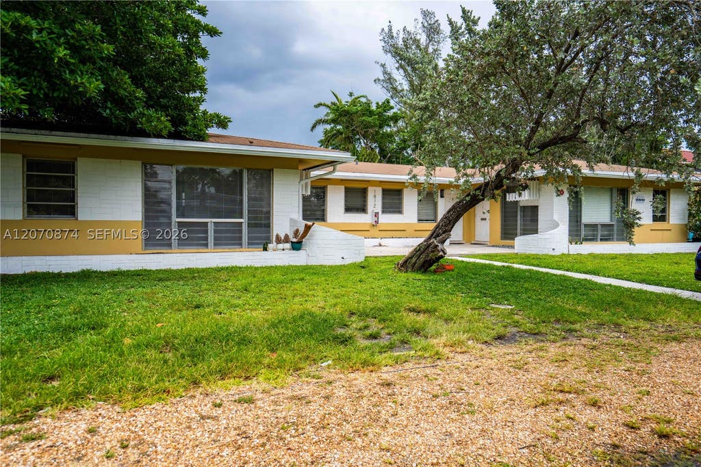 Photo of 1812 NE 20th Ave #1, Fort Lauderdale, FL 33305 (MLS # A12070874)
