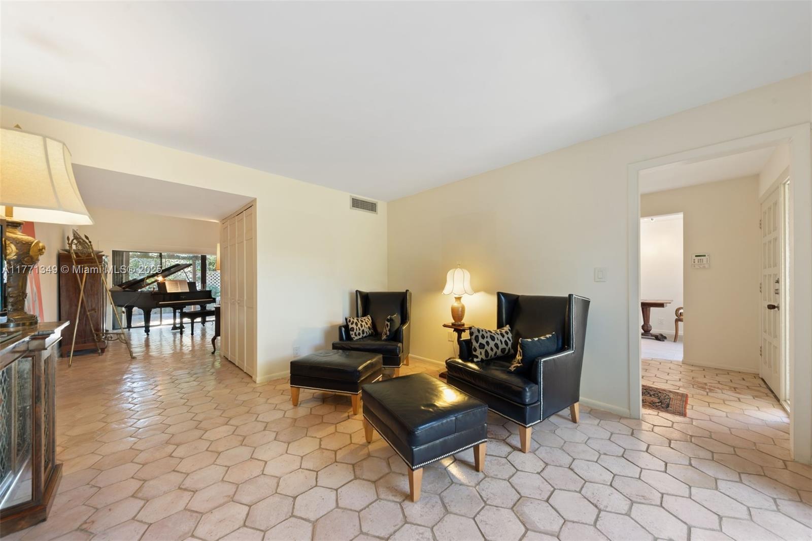 TOWNHOUSES OF EMERALD HIL - Residential