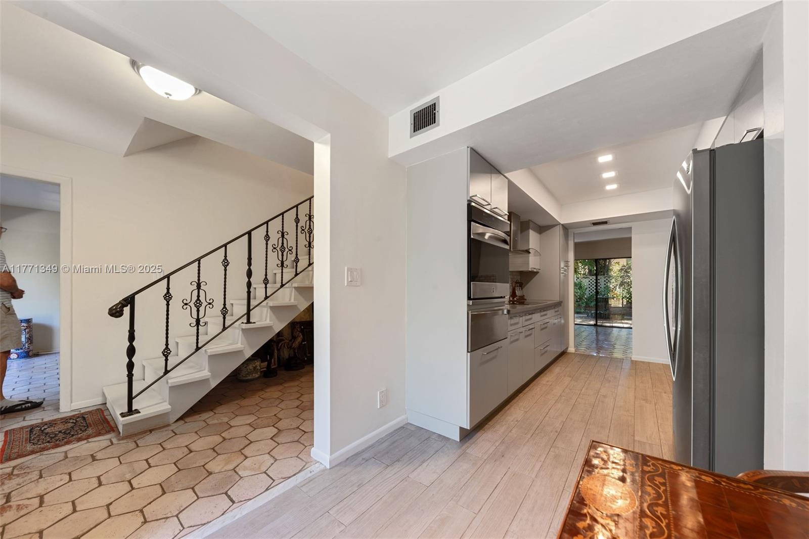 TOWNHOUSES OF EMERALD HIL - Residential