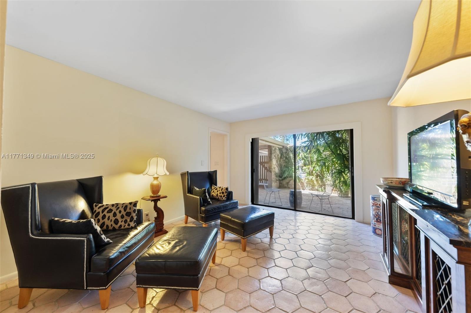 TOWNHOUSES OF EMERALD HIL - Residential