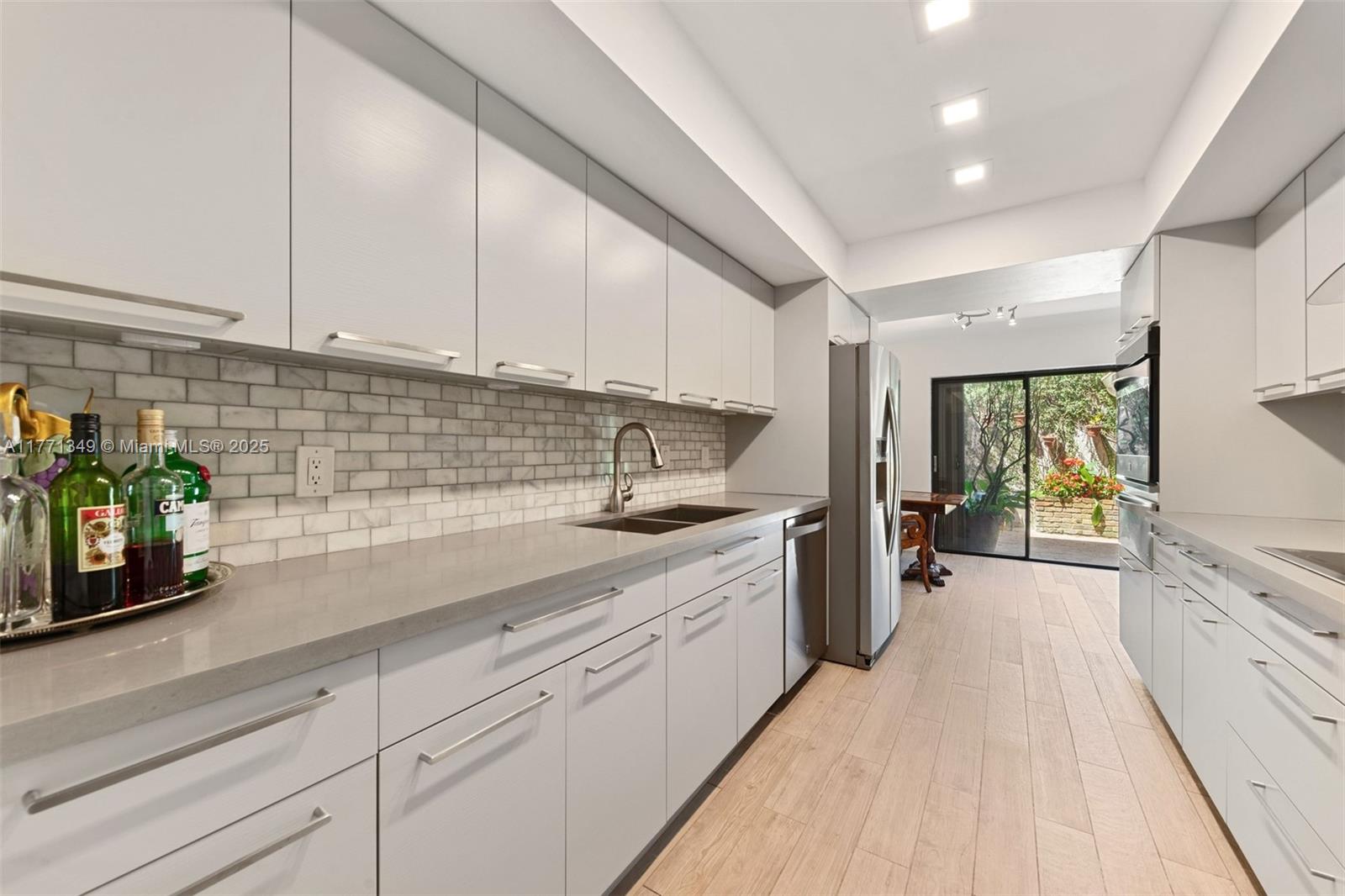 TOWNHOUSES OF EMERALD HIL - Residential