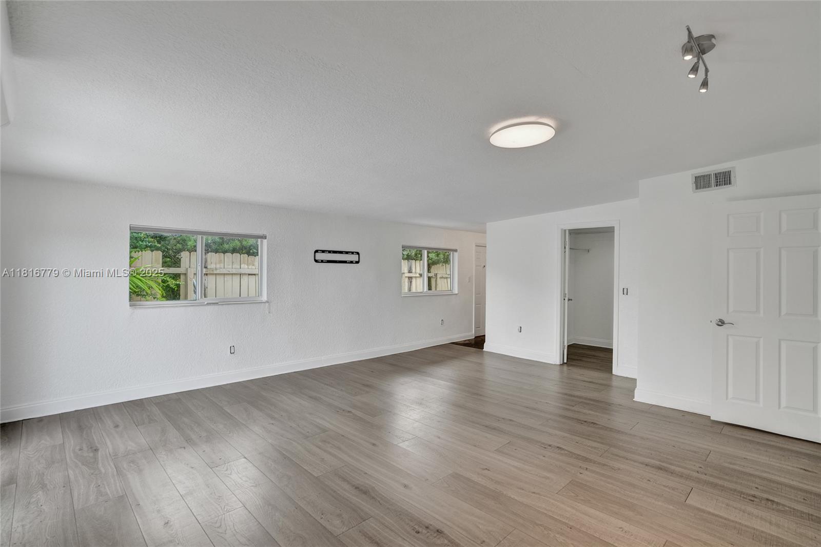 SKY LAKE - Residential