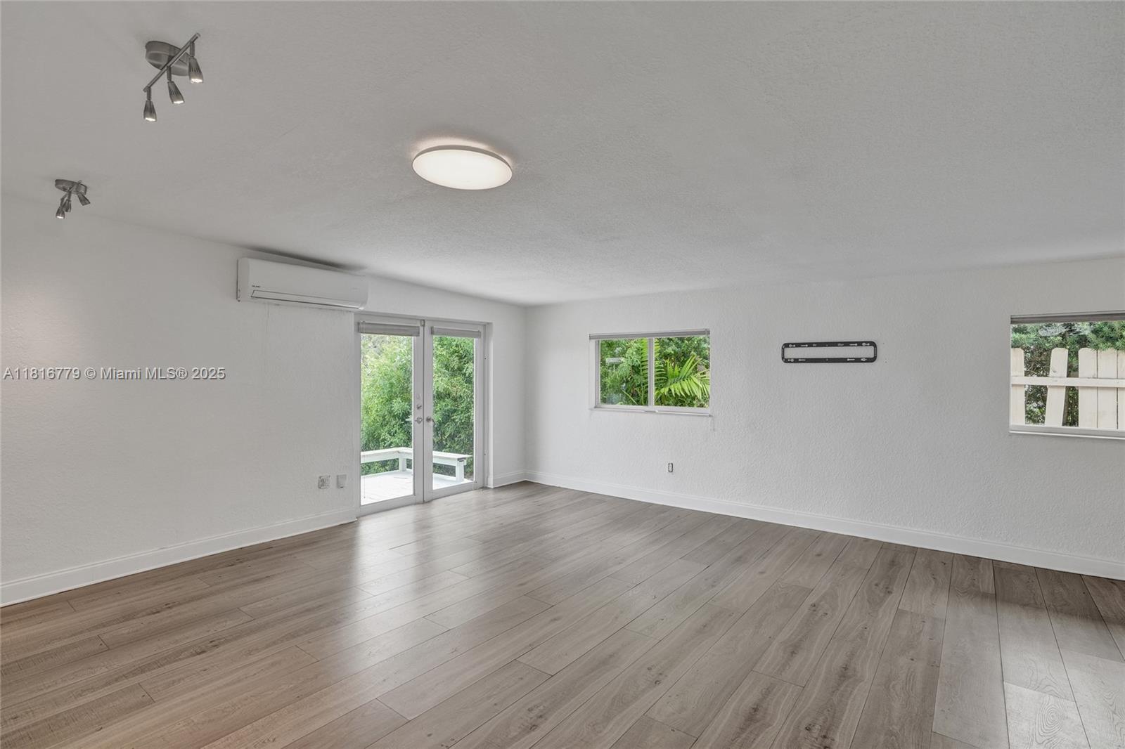 SKY LAKE - Residential