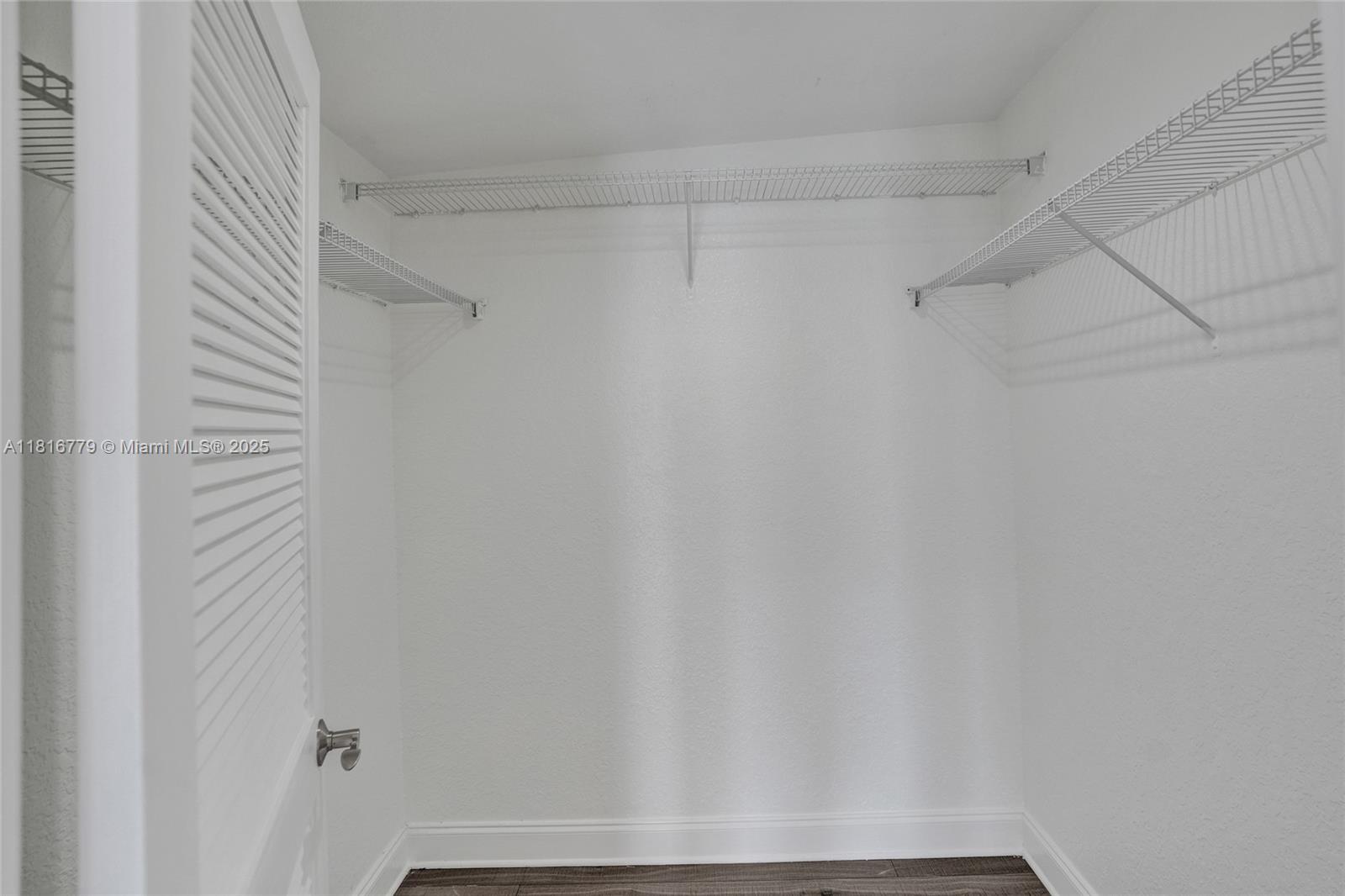 SKY LAKE - Residential