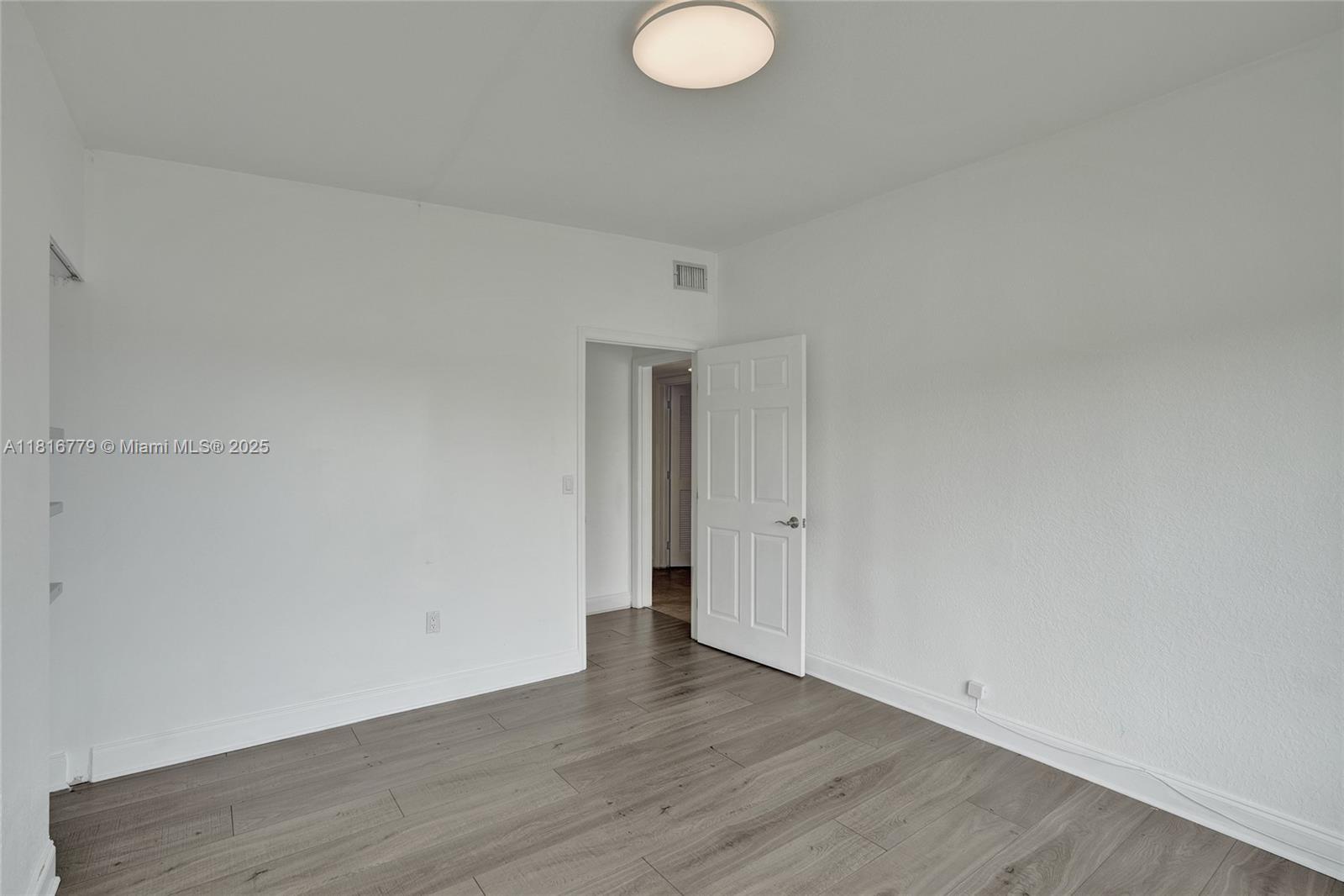 SKY LAKE - Residential