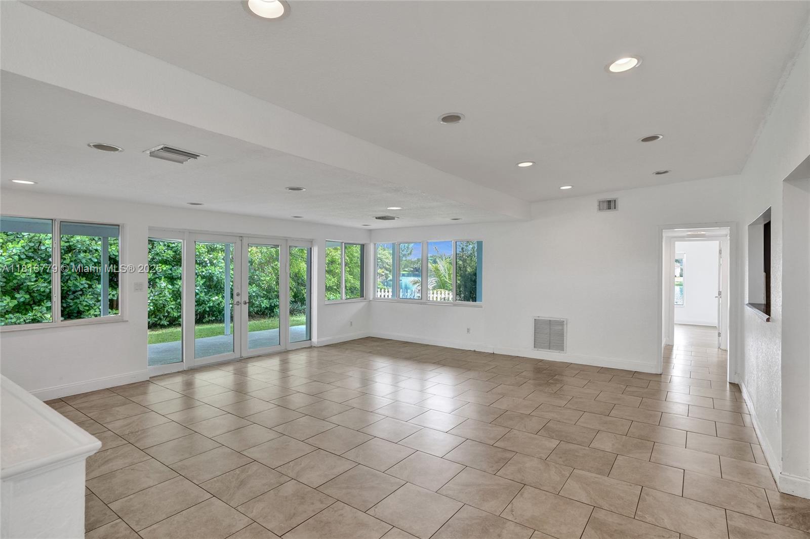 SKY LAKE - Residential