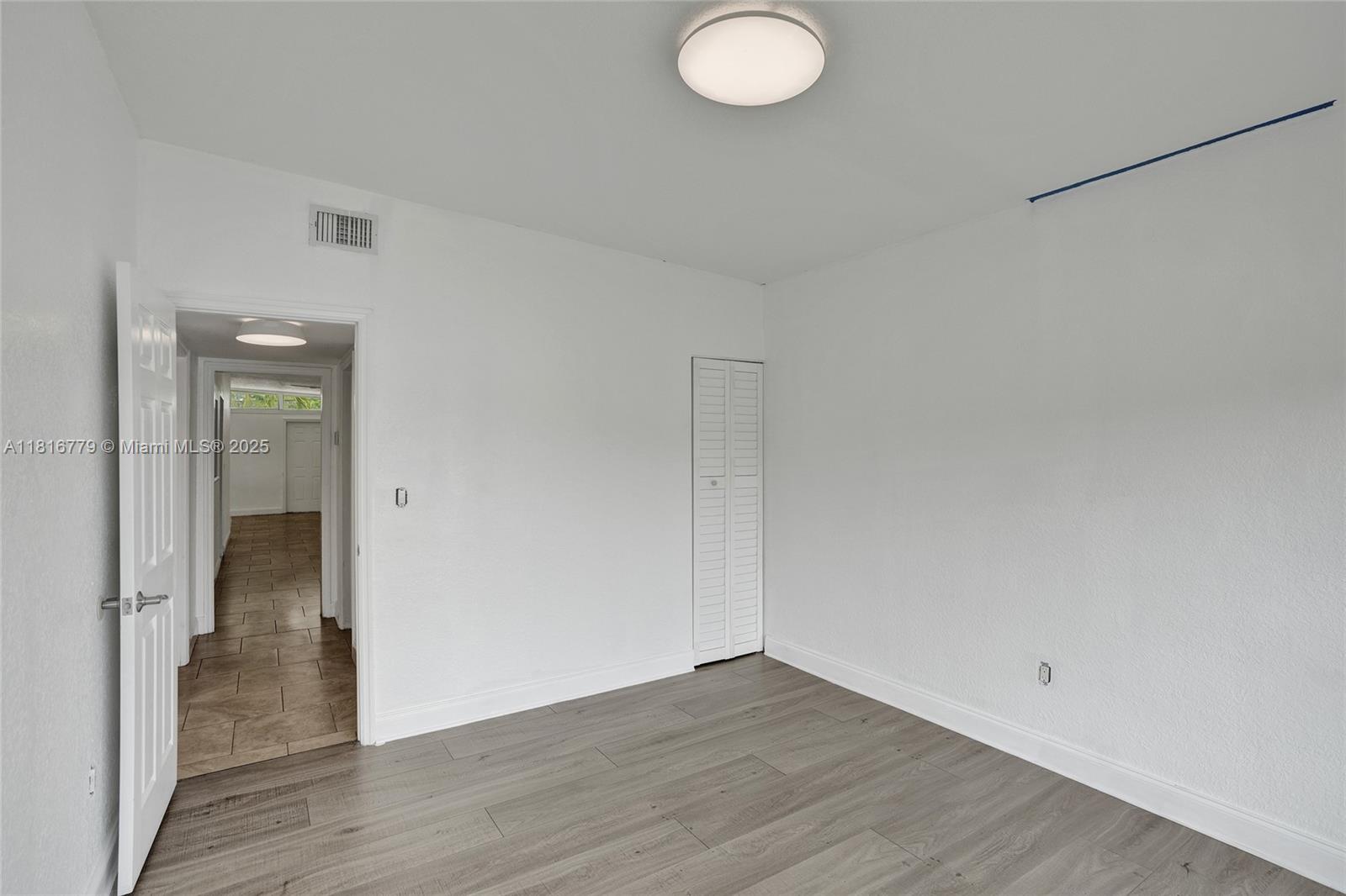 SKY LAKE - Residential