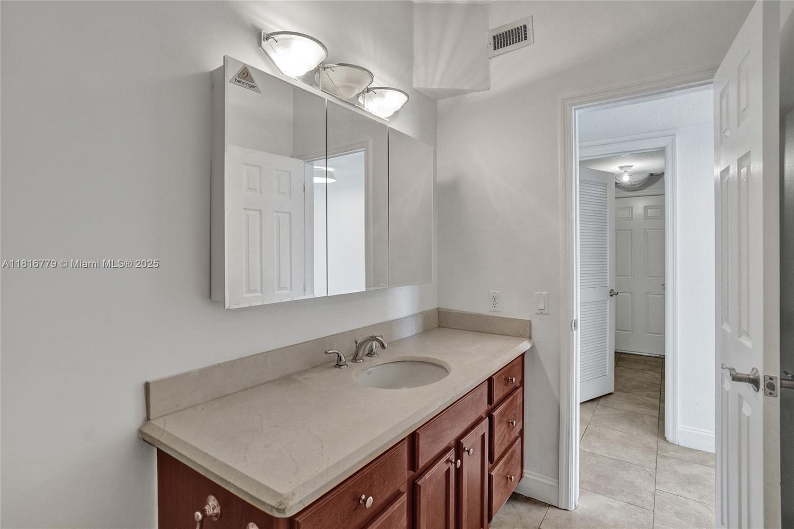 SKY LAKE - Residential