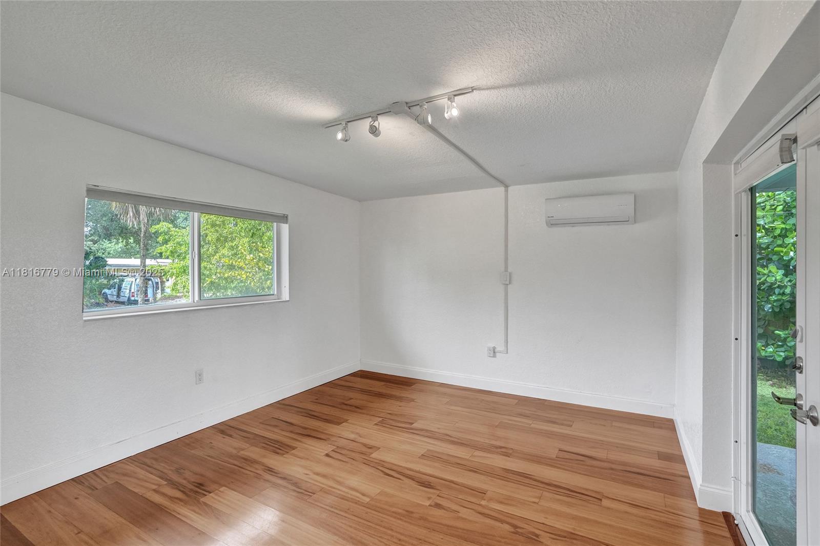 SKY LAKE - Residential