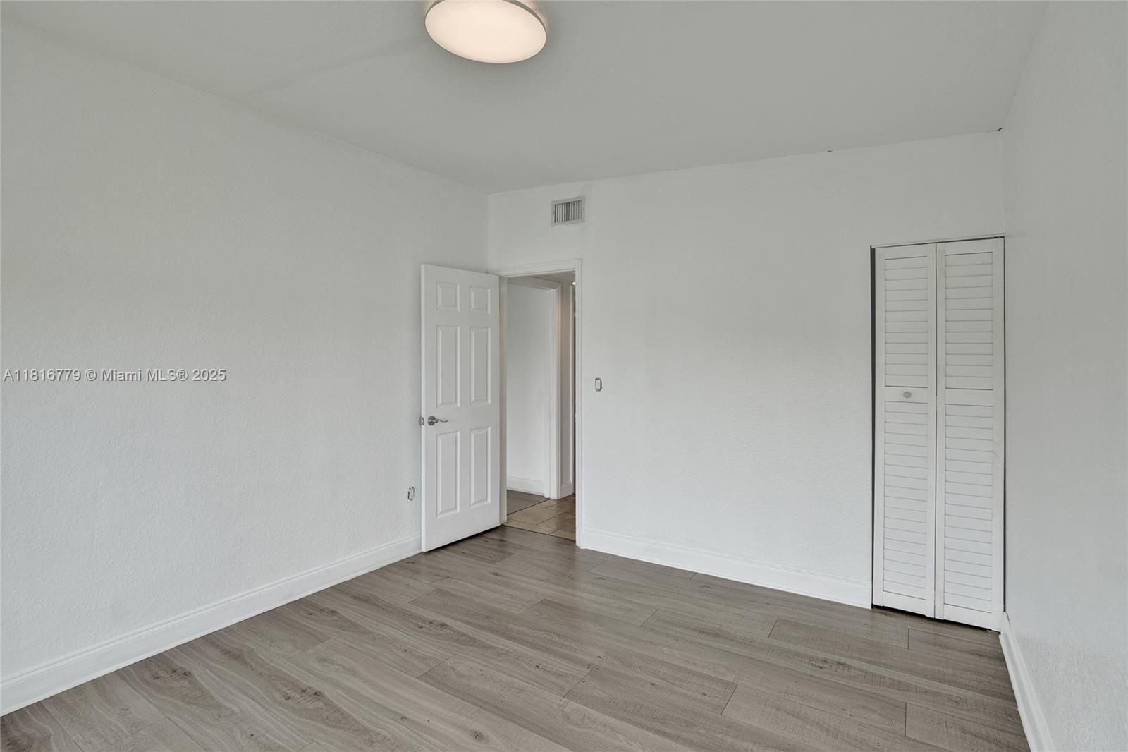 SKY LAKE - Residential