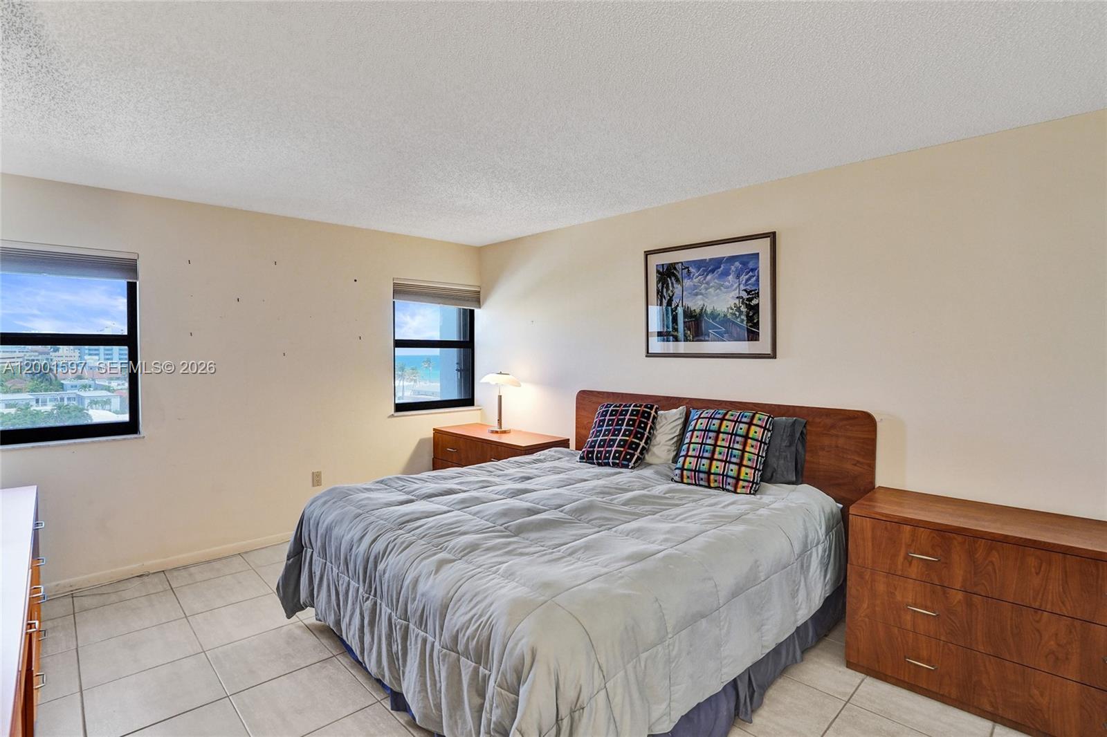 SUMMIT CONDO - Residential