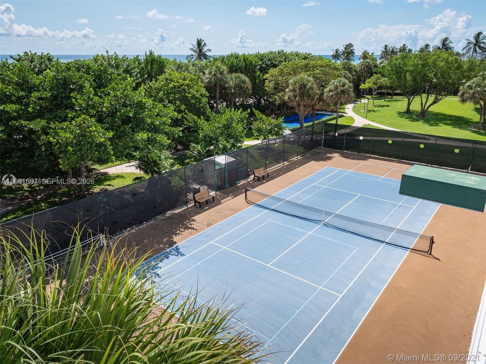 SUMMIT CONDO - Residential