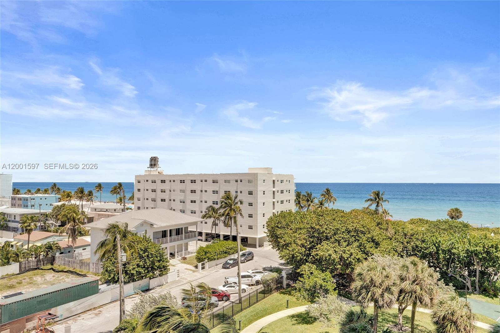 SUMMIT CONDO - Residential