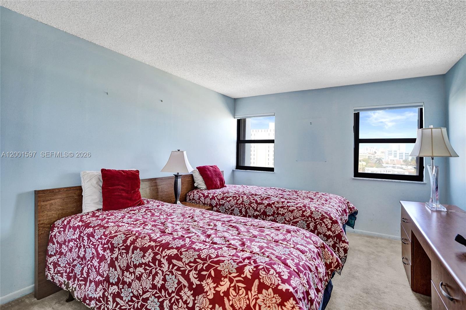 SUMMIT CONDO - Residential