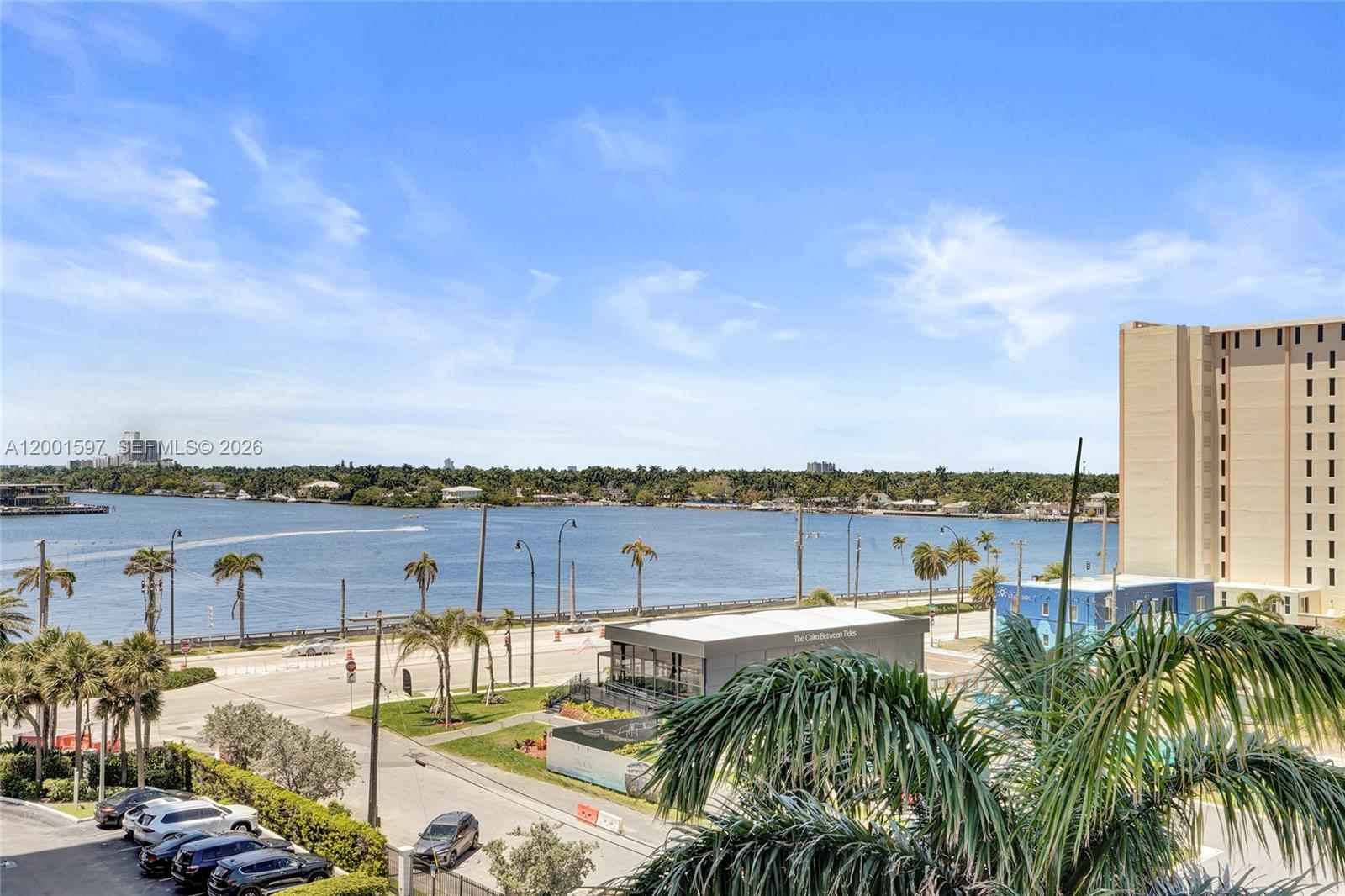 SUMMIT CONDO - Residential