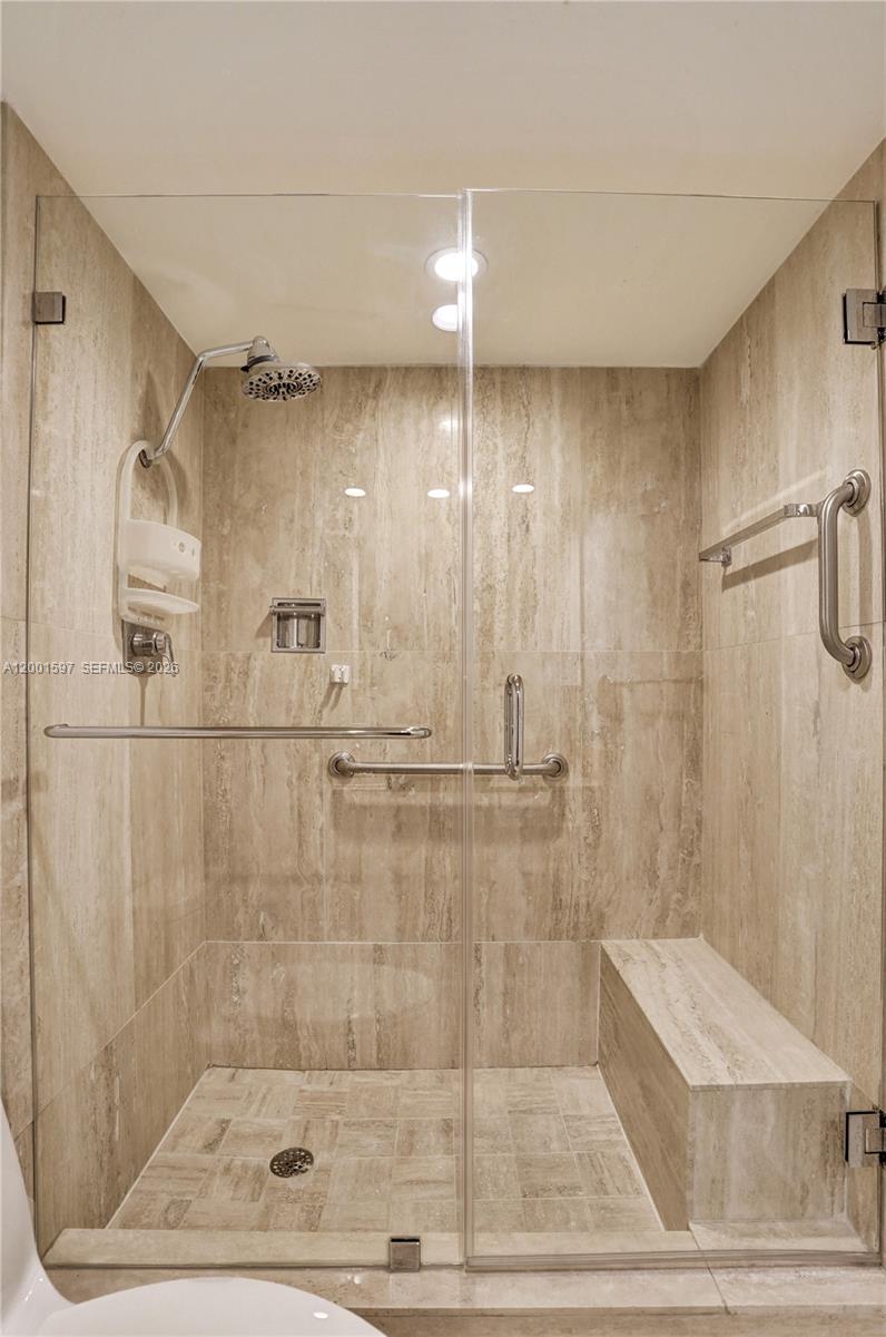 SUMMIT CONDO - Residential