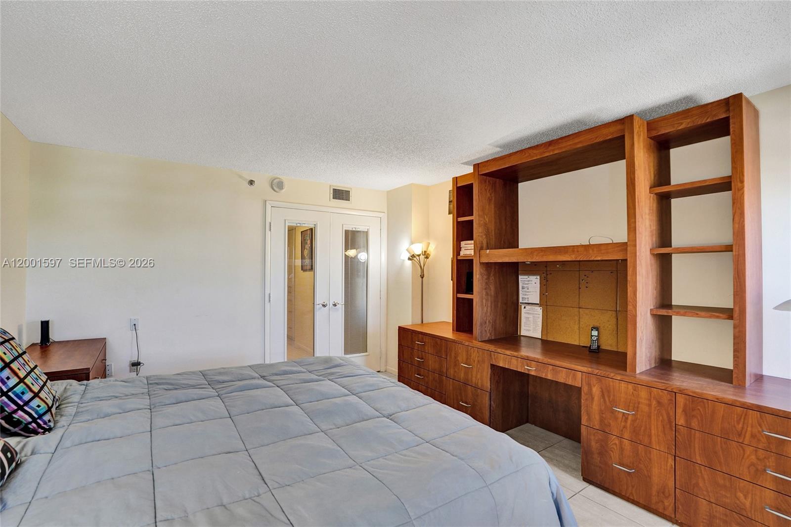 SUMMIT CONDO - Residential