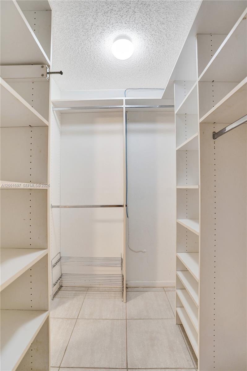 SUMMIT CONDO - Residential