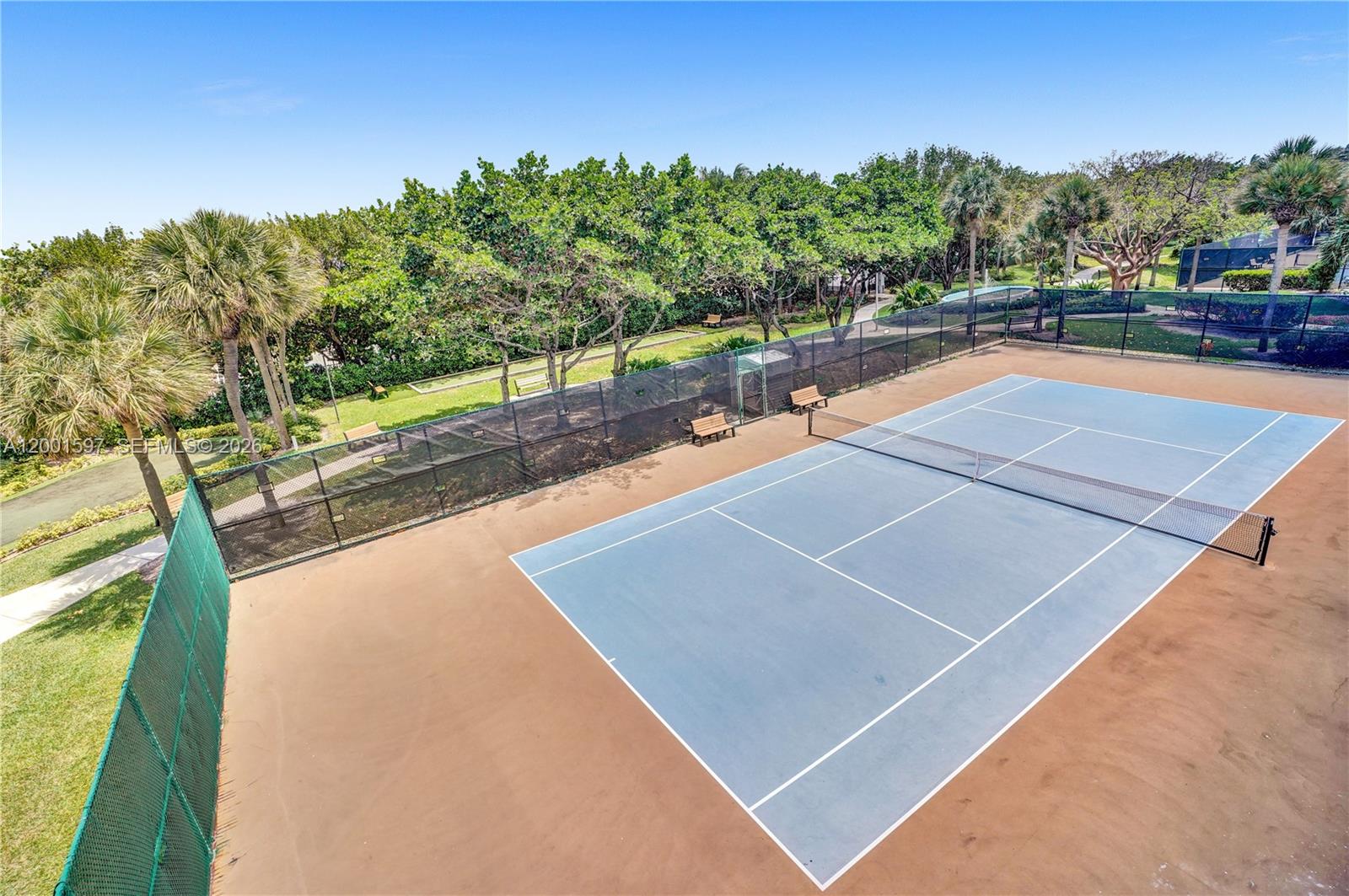 SUMMIT CONDO - Residential