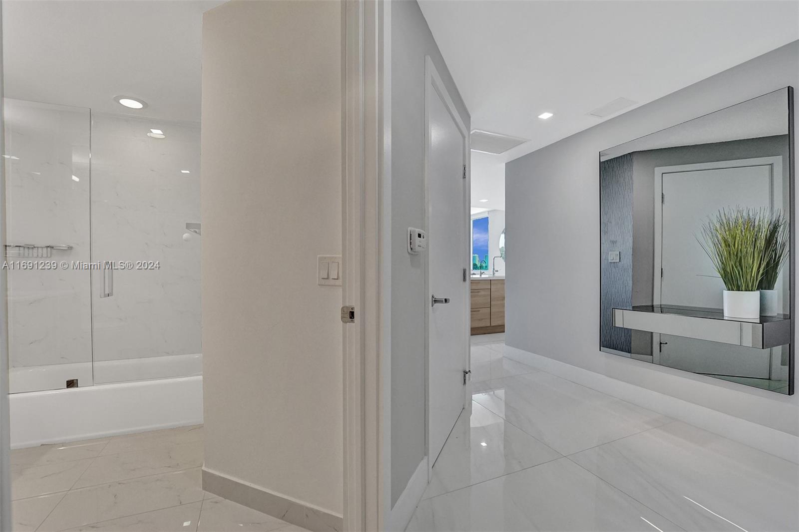 16385 NE Biscayne Blvd 307 +2parking