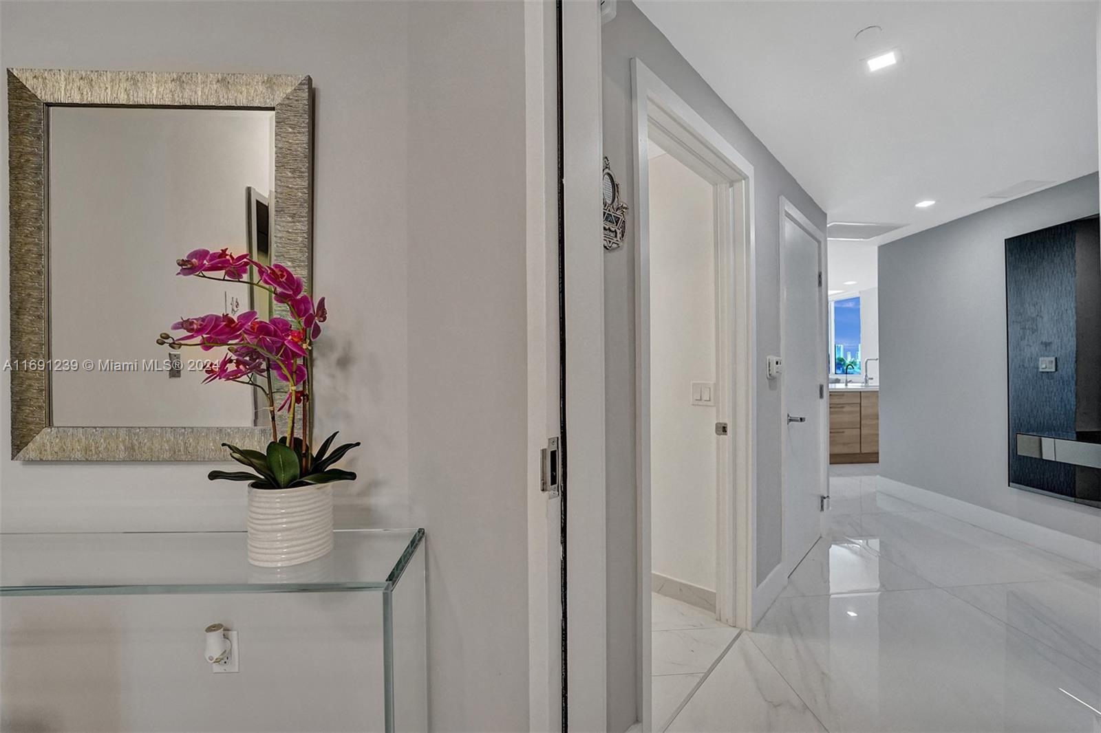 16385 NE Biscayne Blvd 307 +2parking