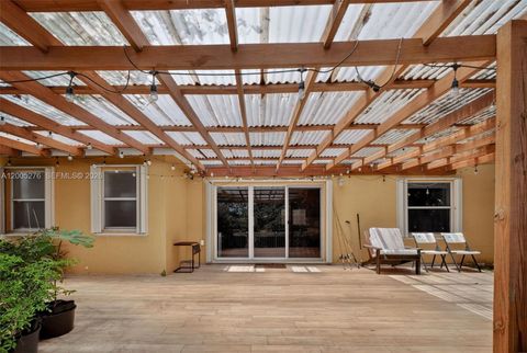 Tiny photo for 685 SW 198th Ter, Pembroke Pines, FL 33029 (MLS # A12005276)