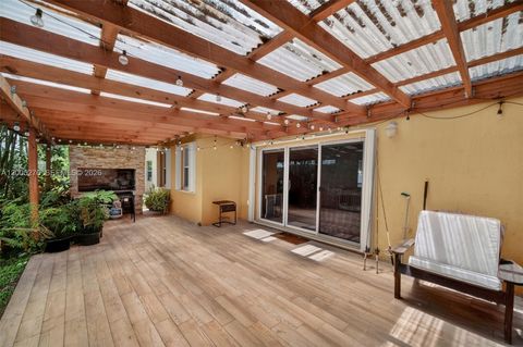 Tiny photo for 685 SW 198th Ter, Pembroke Pines, FL 33029 (MLS # A12005276)