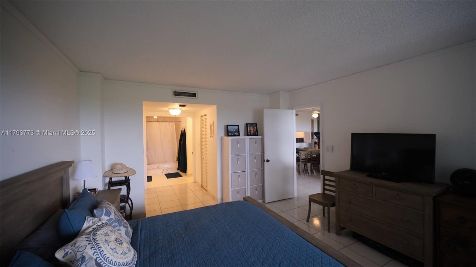 COMMODORE CLUB WEST CONDO - Residential Lease