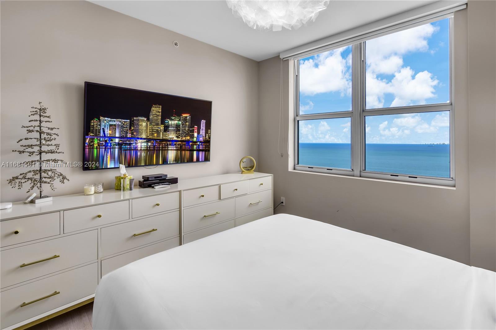 4010 SOUTH OCEAN CONDO - Residential Lease