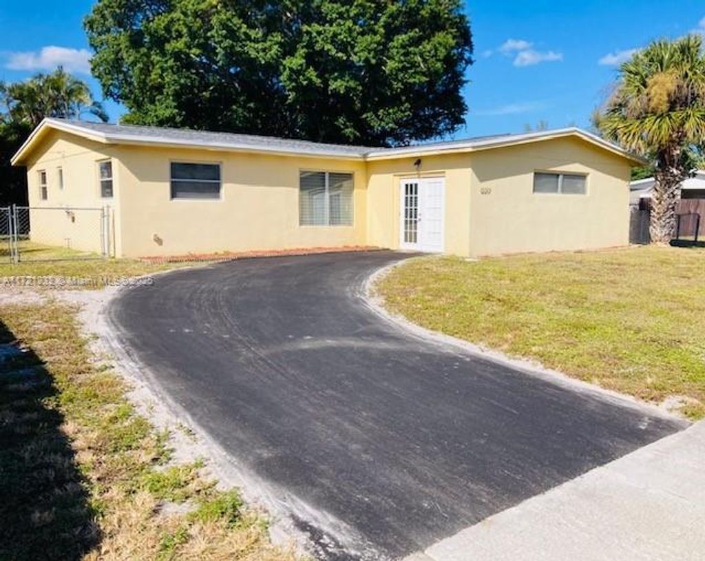 Photo of 12217 Hillman Dr #1, Palm Beach Gardens, FL 33410 (MLS # A11721232)