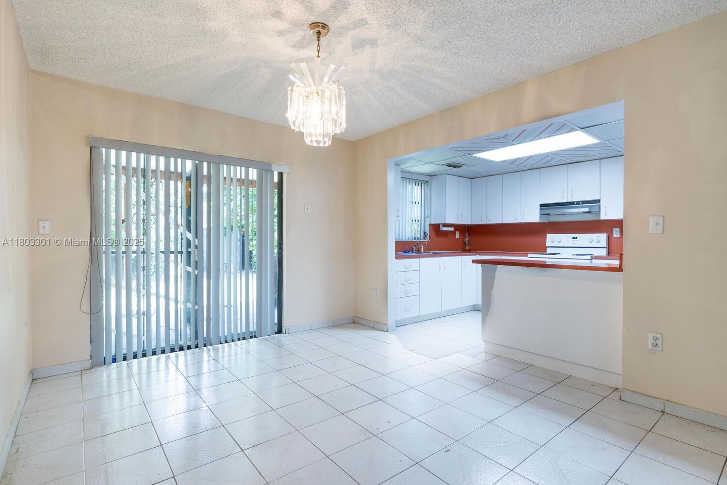 LOS ANGELES ESTATES SEC 3 - Residential