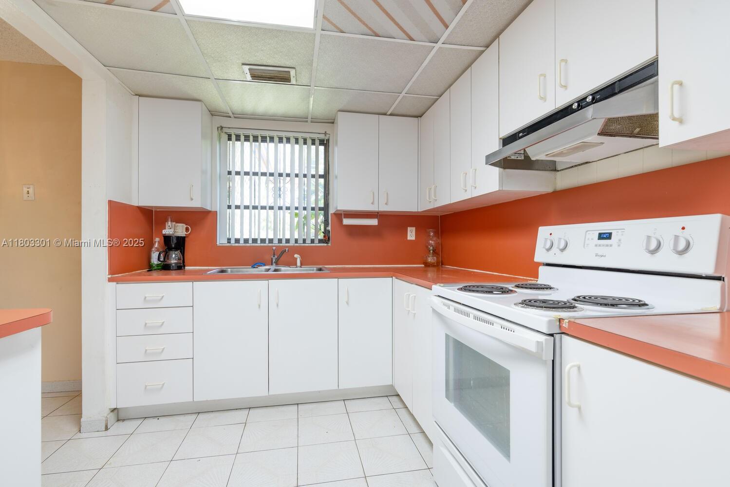 LOS ANGELES ESTATES SEC 3 - Residential