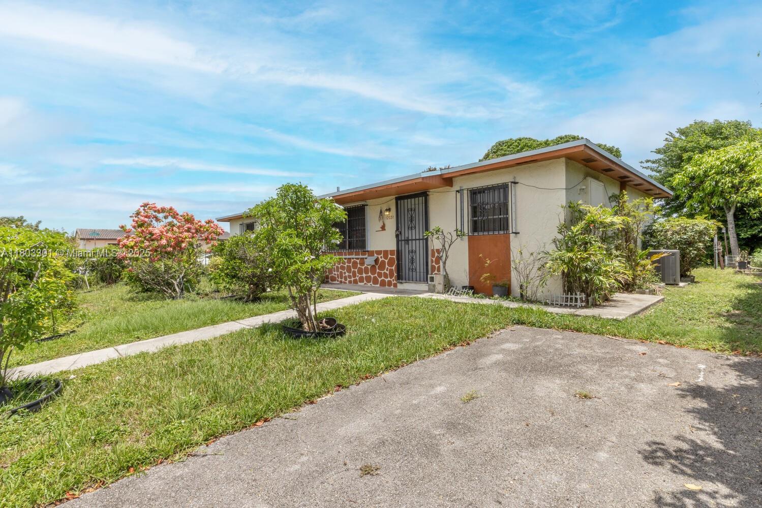 LOS ANGELES ESTATES SEC 3 - Residential