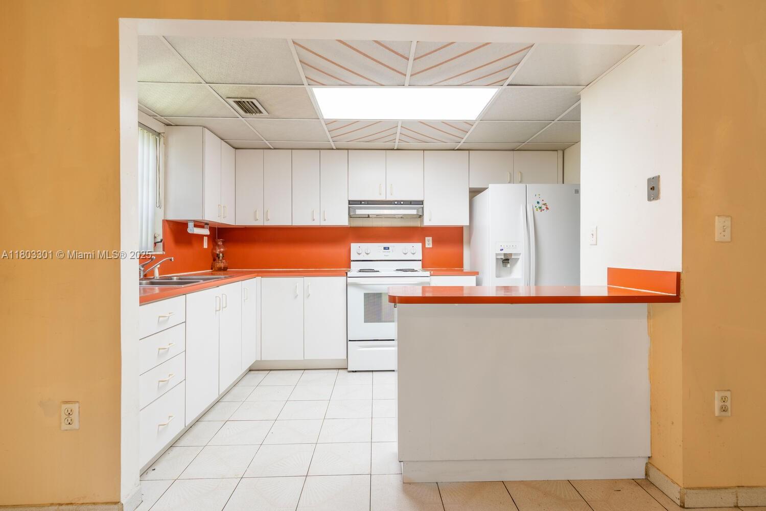 LOS ANGELES ESTATES SEC 3 - Residential